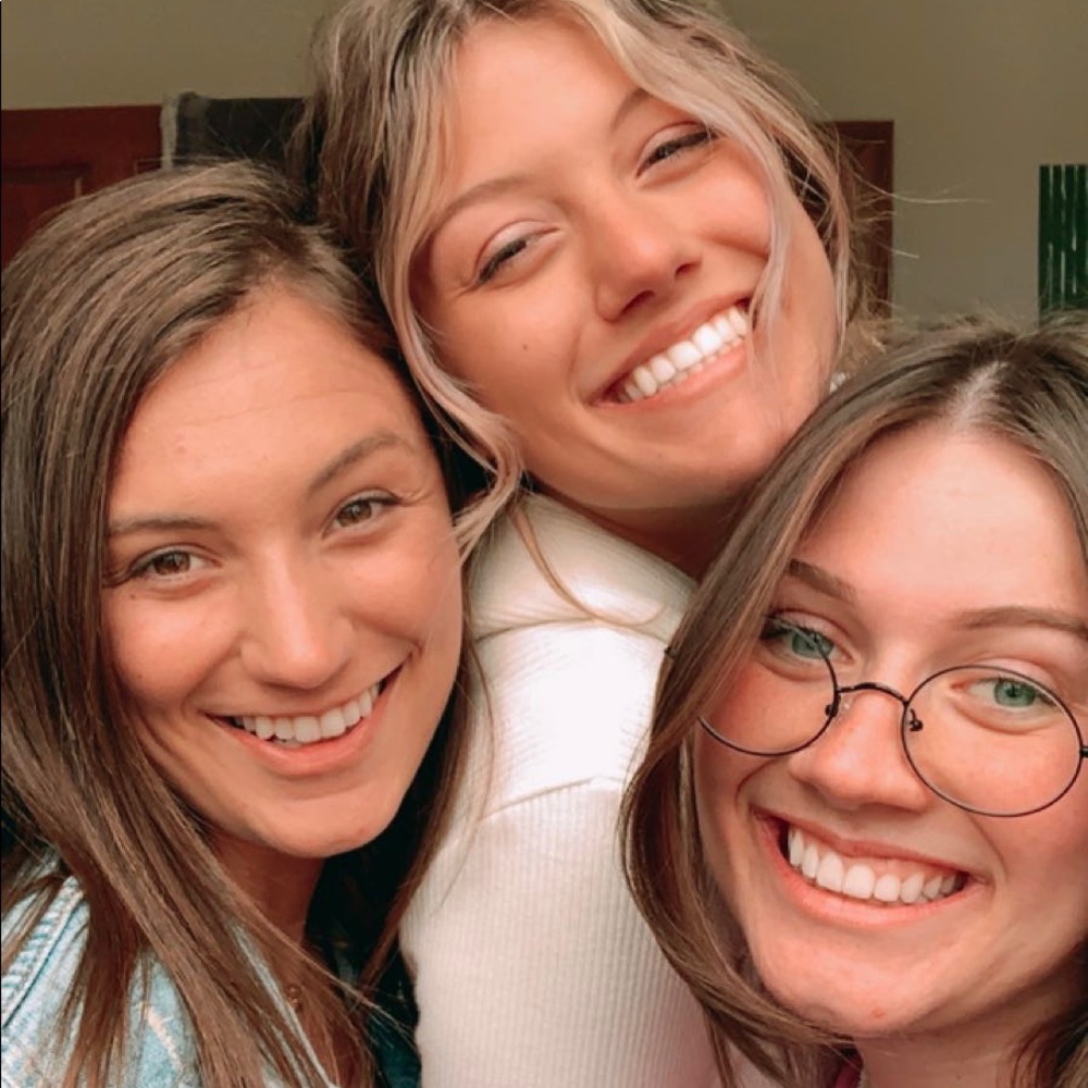 Meet your Posher, Caitlin